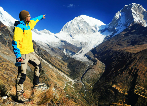 Why Hiring a Tour Guide Is Beneficial for Mountain Climbing